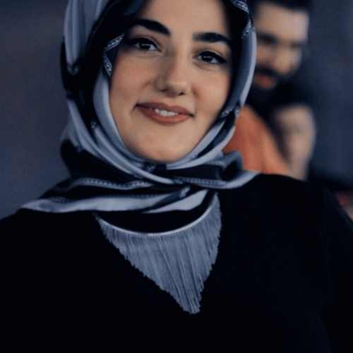 Zeynep Sahra – Hayatı, Yazarlığı ve Kitapları